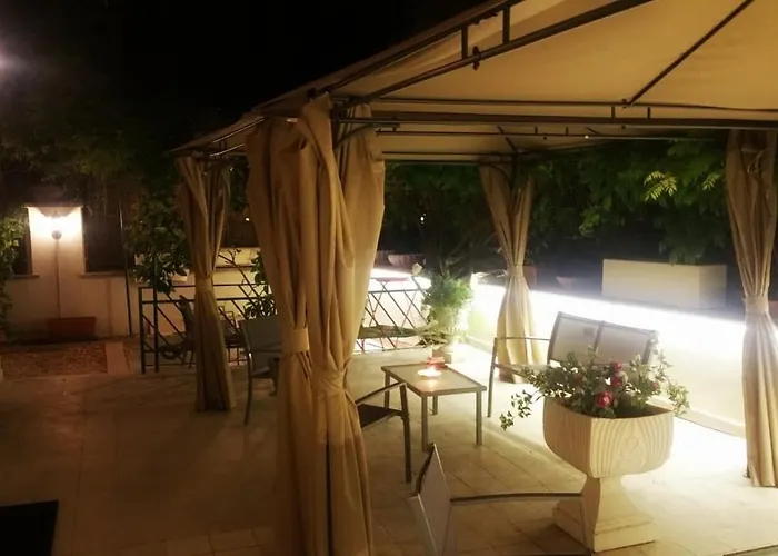 Garden House - Luxury Guest House - Overnight Stay Only